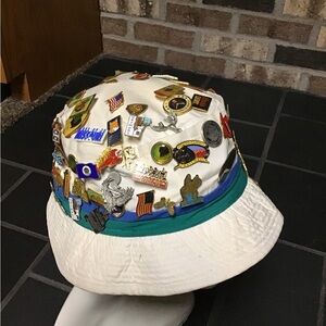 Bucket hat with tourist pins